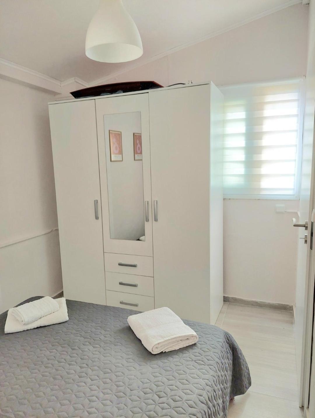 Thanos Guesthouse Corfu Agioi Deka  ภายนอก รูปภาพ