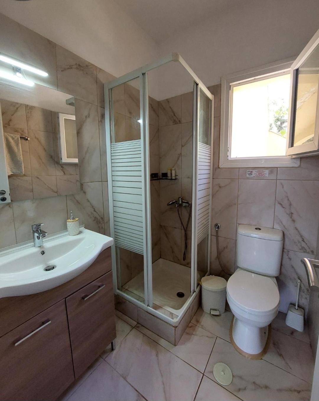 Thanos Guesthouse Corfu Agioi Deka  ภายนอก รูปภาพ