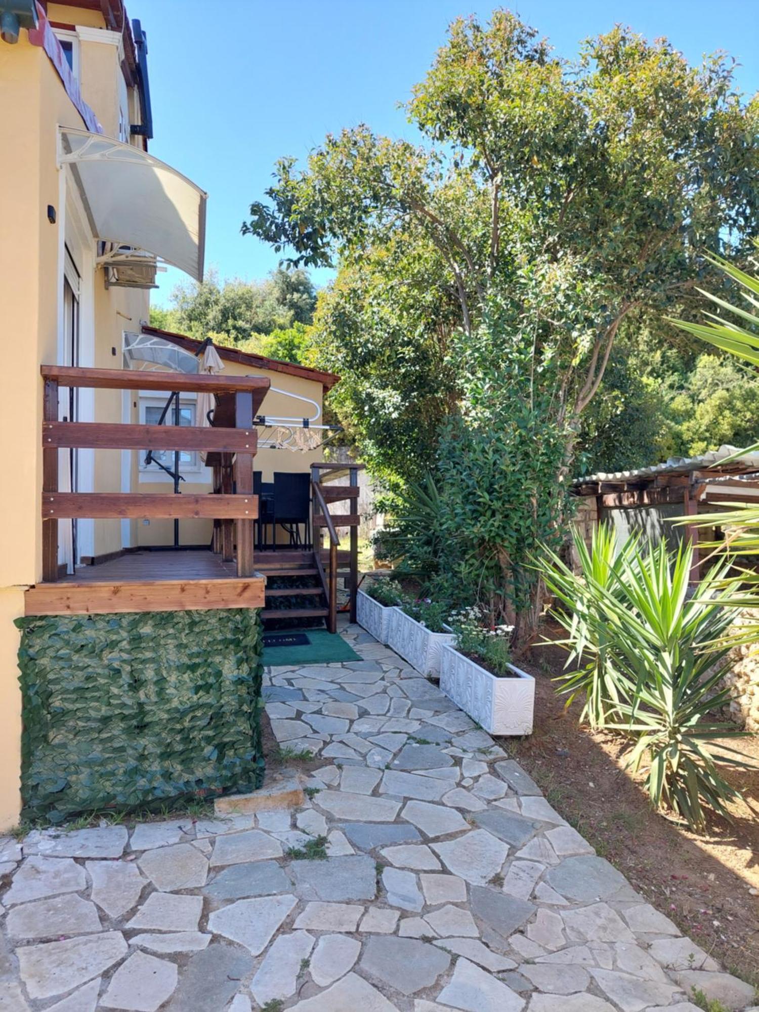 Thanos Guesthouse Corfu Agioi Deka  ภายนอก รูปภาพ